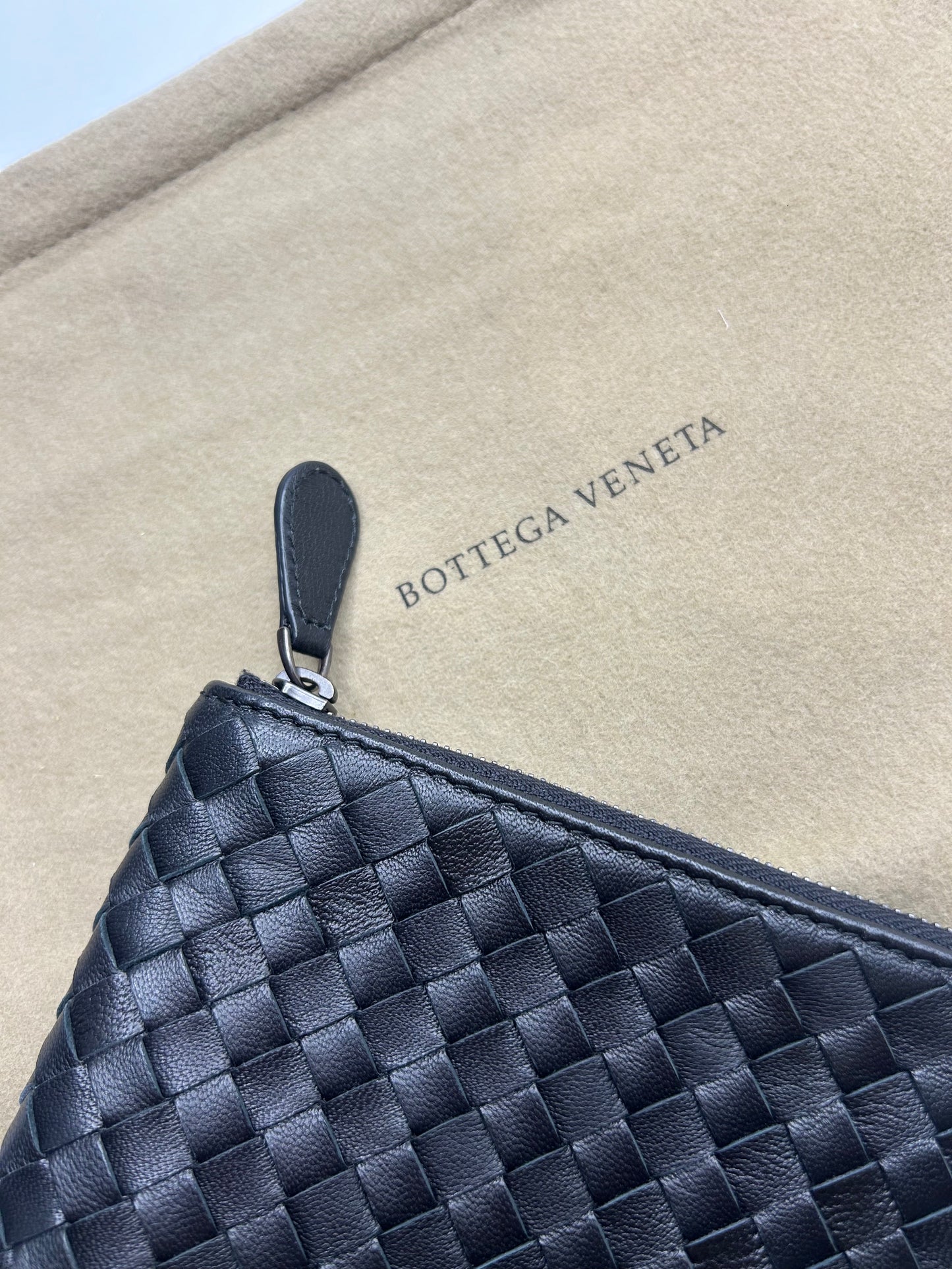 Bottega Veneta Clutch in Black Inerccisto leather